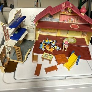 Bluey toys house, camper and random accessories/characters
